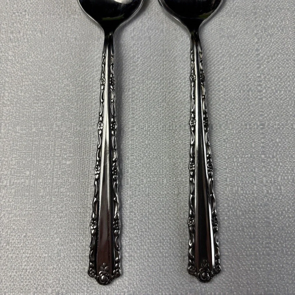 Oneida Cherie‎ Teaspoons - Set of 2 Deluxe Stainless READ DESCRIPTION